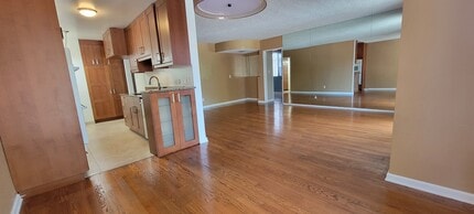 5974 Buckingham Pky, Unit #102 in Culver City, CA - Building Photo - Building Photo