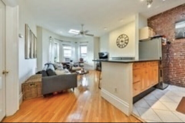 70 Marlborough St, Unit 9 in Boston, MA - Building Photo - Building Photo