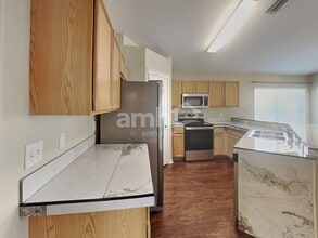 5831 Wrenwater Dr in Lithia, FL - Foto de edificio - Building Photo