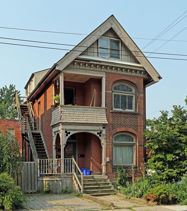 143 Duke St in Hamilton, ON - Building Photo
