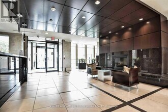 131-131 Upper Duke Crescent in Markham, ON - Building Photo - Building Photo