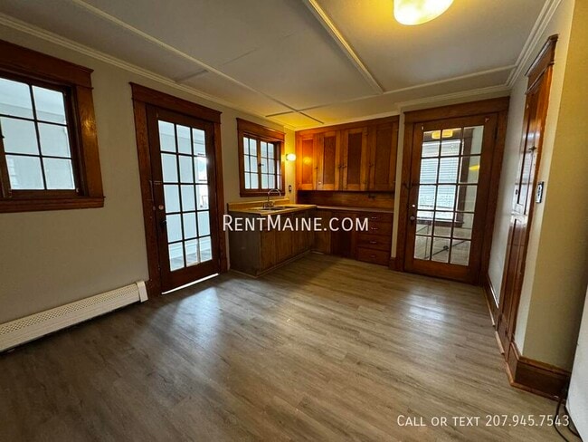 33 Summer St in Waterville, ME - Foto de edificio - Building Photo