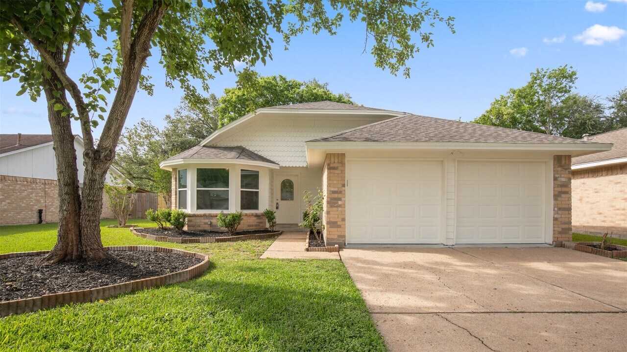 4007 Green Crest Dr in Houston, TX - Building Photo