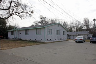 656-666 Plaza Ave in Sacramento, CA - Building Photo