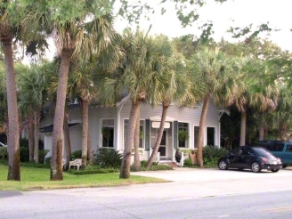 Stanton Inn in St. Simons Island, GA - Building Photo - Building Photo