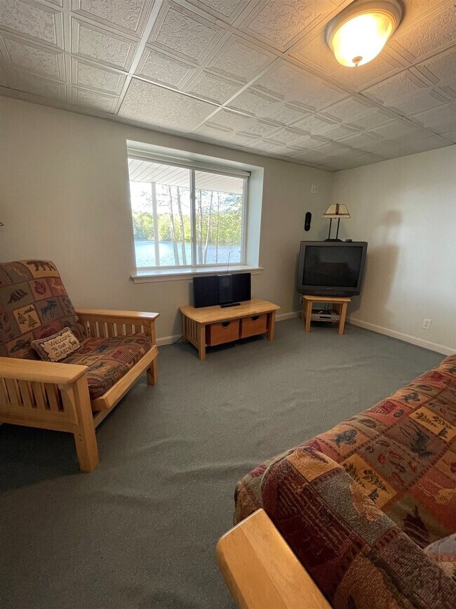 94 Harbor Rd in Naples, ME - Building Photo - Building Photo