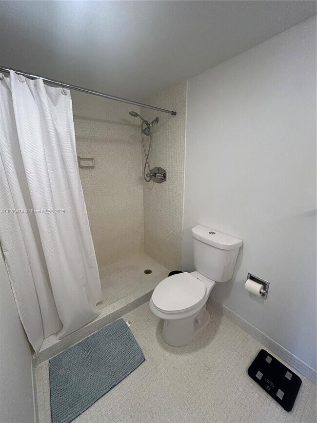 1001 91st St, Unit 603 in Bay Harbor Islands, FL - Building Photo - Building Photo