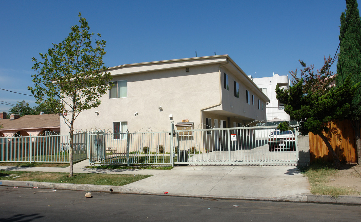 6843 Agnes Ave in North Hollywood, CA - Foto de edificio