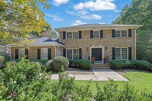 5179 Meadowlake Dr in Dunwoody, GA - Building Photo