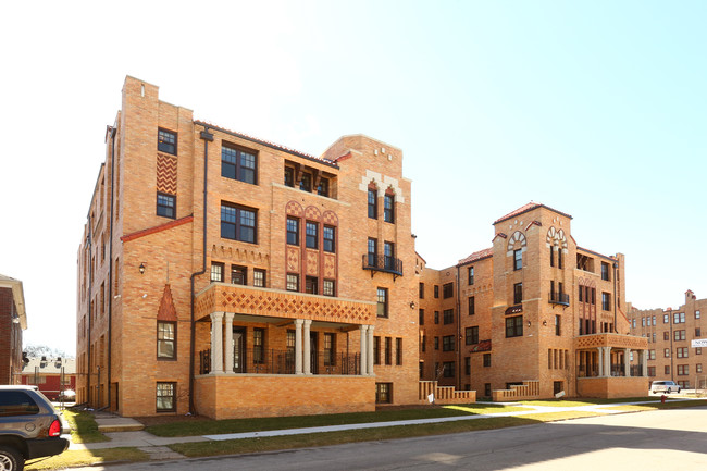 Coronado Square in Detroit, MI - Foto de edificio - Building Photo