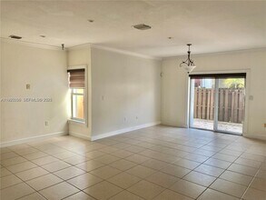 10914 NW 67th Terrace in Doral, FL - Building Photo - Building Photo