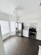 8362 NW 107 Ct in Doral, FL - Building Photo - Building Photo