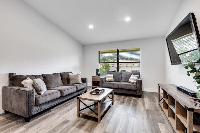 13155 Chadwick Ct in Wellington, FL - Foto de edificio - Building Photo