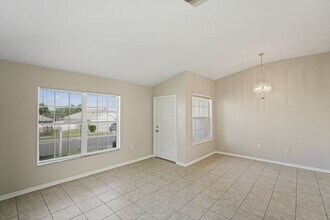 7632 Merchantville Cir in Zephyrhills, FL - Building Photo - Building Photo