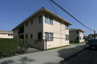 421 W Rosecrans Ave Apartments