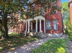 1386 S 3rd St in Louisville, KY - Building Photo