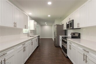 3831 31st Ave SW in Naples, FL - Building Photo - Building Photo