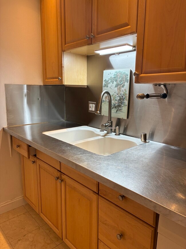 7742 Redlands St, Unit Alfred Gwilliam in Playa Del Rey, CA - Building Photo - Building Photo