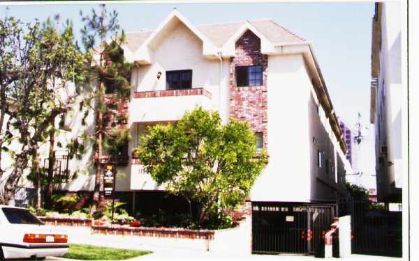 11806 Mayfield Ave in Los Angeles, CA - Building Photo