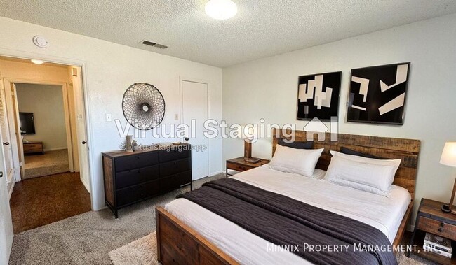 8208 Vernon Ave in Lubbock, TX - Foto de edificio - Building Photo