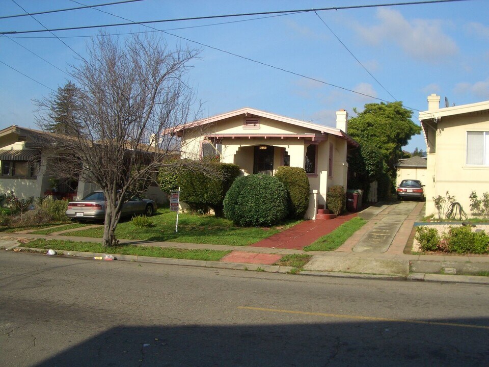 3212 School St in Oakland, CA - Building Photo