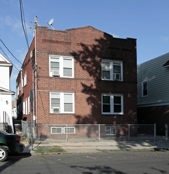 948 Cross Ave in Elizabeth, NJ - Building Photo - Building Photo