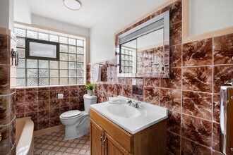 2531 W Lunt Ave, Unit 2 in Chicago, IL - Building Photo - Building Photo
