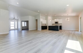 10506 Silverbright Dr in Pasco, WA - Building Photo - Building Photo
