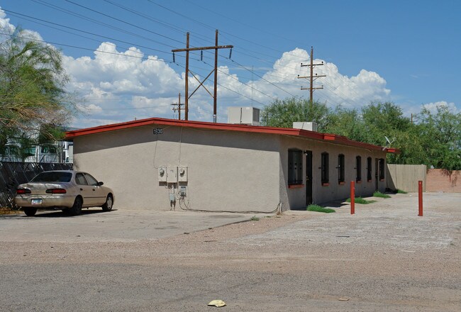 4-plex & Excess Land in Tucson, AZ - Foto de edificio - Building Photo