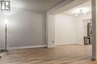 73 Hadley Cir in Ottawa, ON - Building Photo - Building Photo