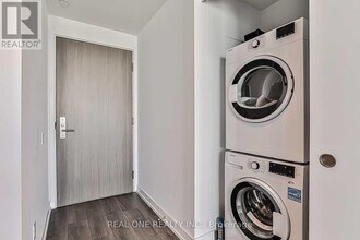 161 Roehampton Ave in Toronto, ON - Building Photo - Building Photo