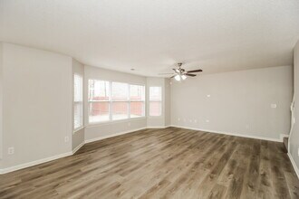 494 Darbys Run Ct in Hiram, GA - Foto de edificio - Building Photo