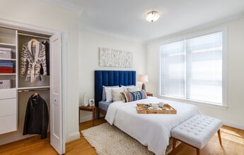 129 Independence Dr, Unit V-303 in Chestnut Hill, MA - Building Photo - Building Photo