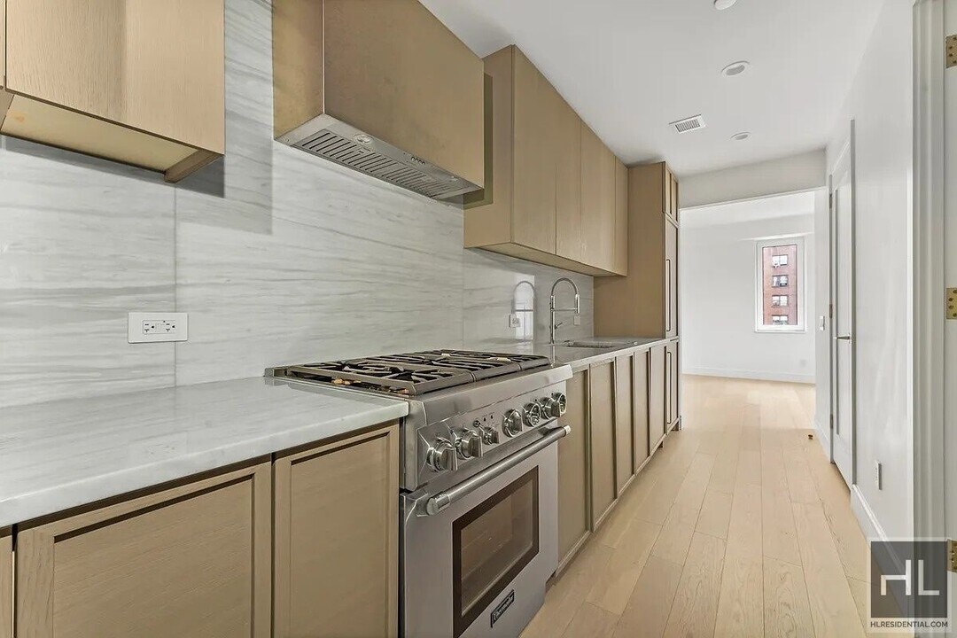 PARK AVENUE in New York, NY - Building Photo