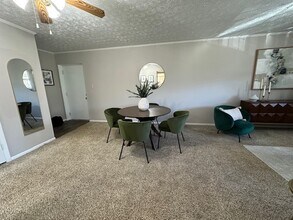 Wood Creek Apartments in Fort Wayne, IN - Building Photo - Building Photo