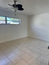 2000 NW 91st Way in Sunrise, FL - Foto de edificio - Building Photo