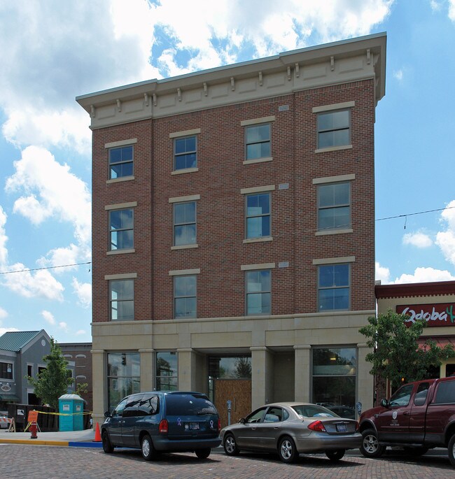 2 S Main St in Oxford, OH - Foto de edificio - Building Photo