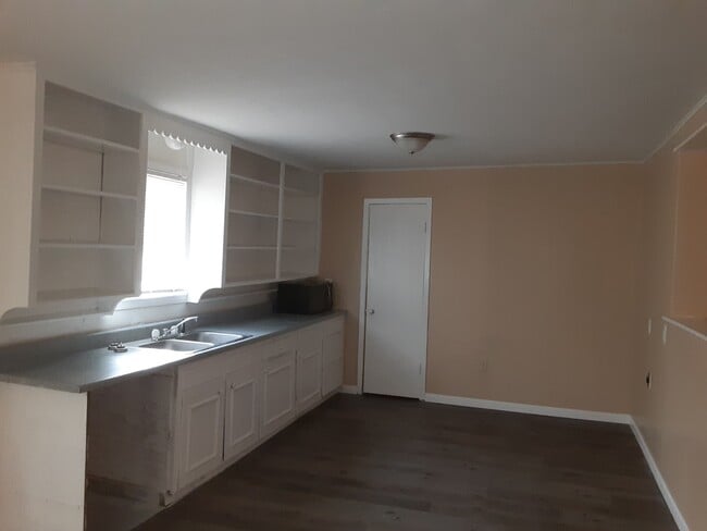 300 W 12th St in Thornton, TX - Building Photo - Building Photo