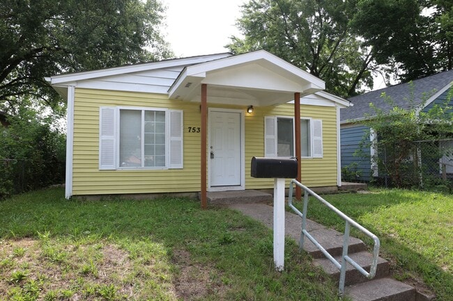 property at 753 N Arnolda Ave