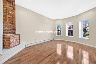 29 Lambert St, Unit 4 in Boston, MA - Foto de edificio - Building Photo