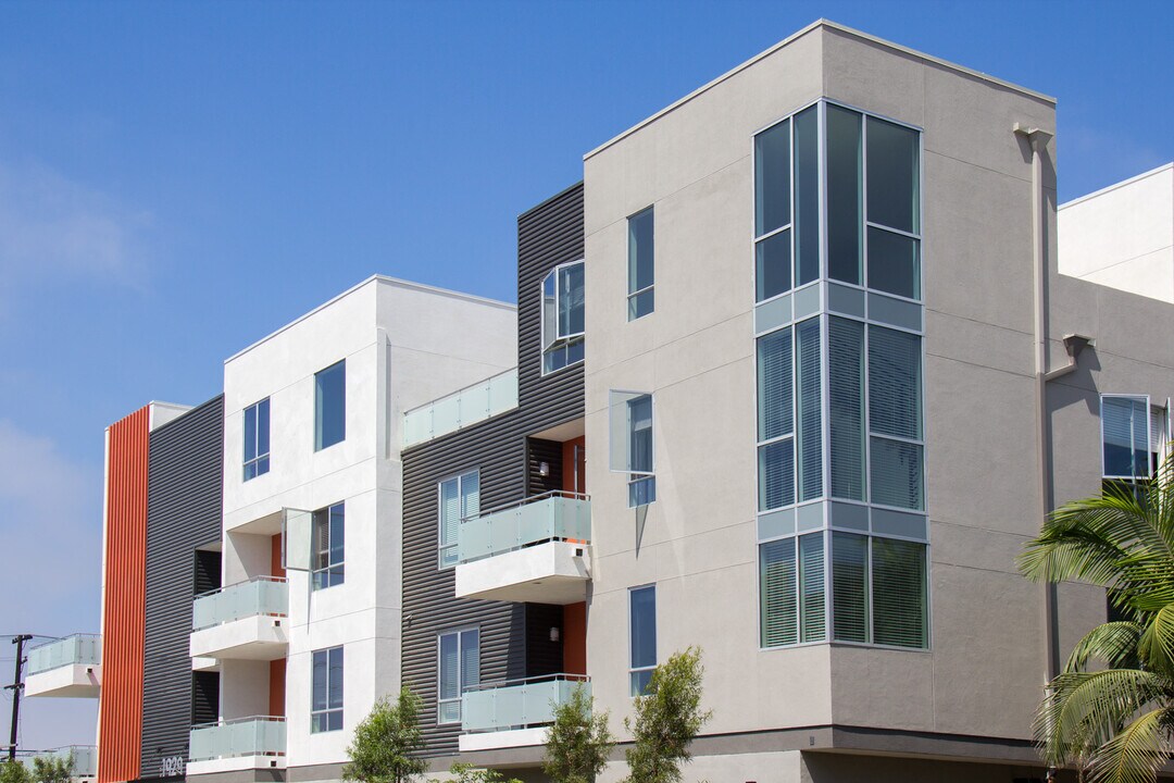 cou119 in Los Angeles, CA - Building Photo