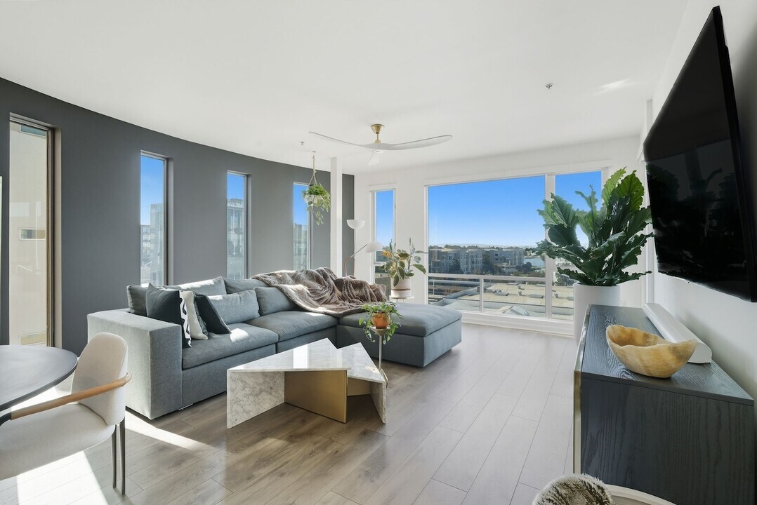 200 2nd St in Oakland, CA - Building Photo