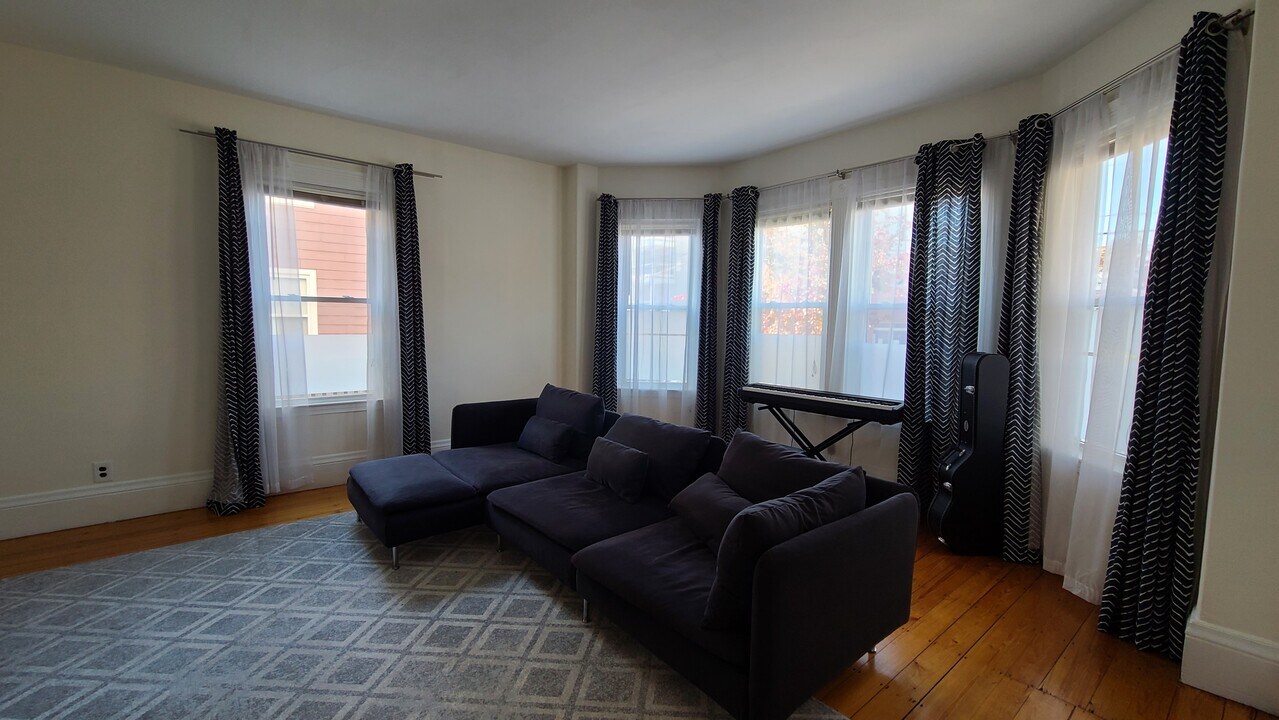 49 Temple St, Unit 1 in Somerville, MA - Building Photo