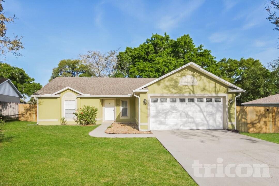 7 Bay Ridge Loop, Unit 2090 in Mascotte, FL - Building Photo