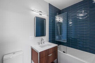 17 N Loomis St, Unit 4M in Chicago, IL - Building Photo - Building Photo