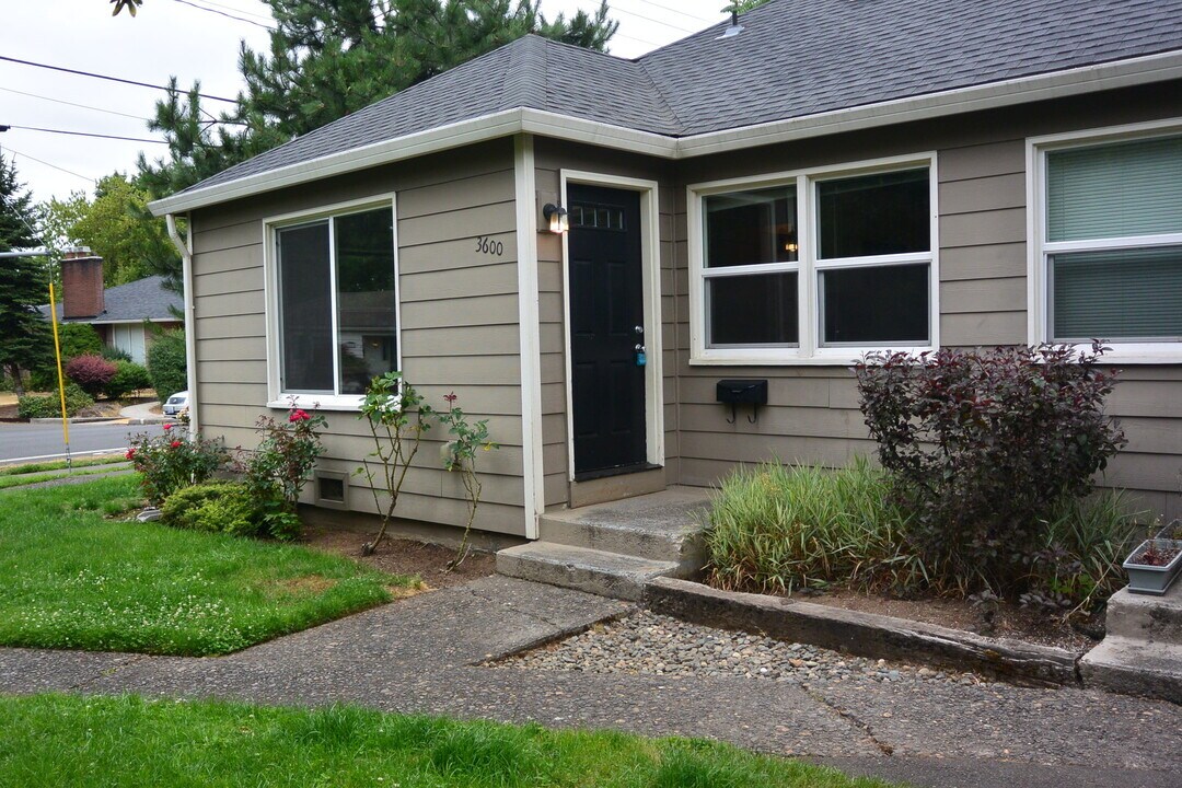 3600-3602 E Evergreen Blvd in Vancouver, WA - Building Photo