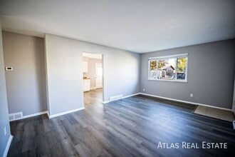 16232 W 13th Ave in Golden, CO - Foto de edificio - Building Photo