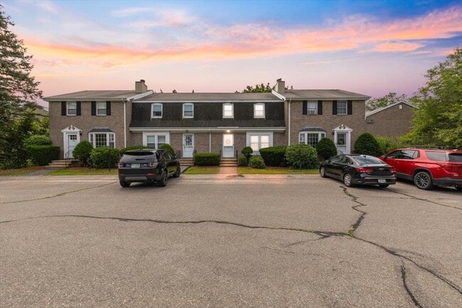 114 Fieldstone Dr in Londonderry, NH - Building Photo - Building Photo