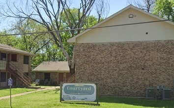 812 E Palestine St in Mexia, TX - Building Photo - Building Photo