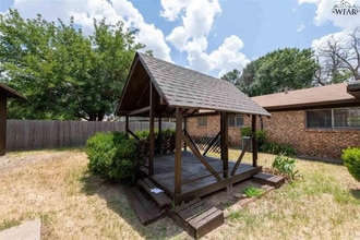 1010 Van Horn St in Iowa Park, TX - Building Photo - Building Photo